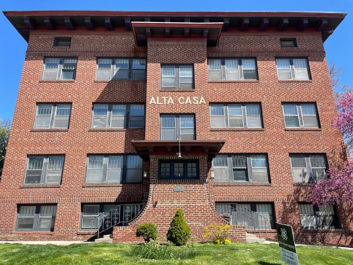 Apartment for rent at 3927 Ingersoll Ave, Des Moines, IA 50312