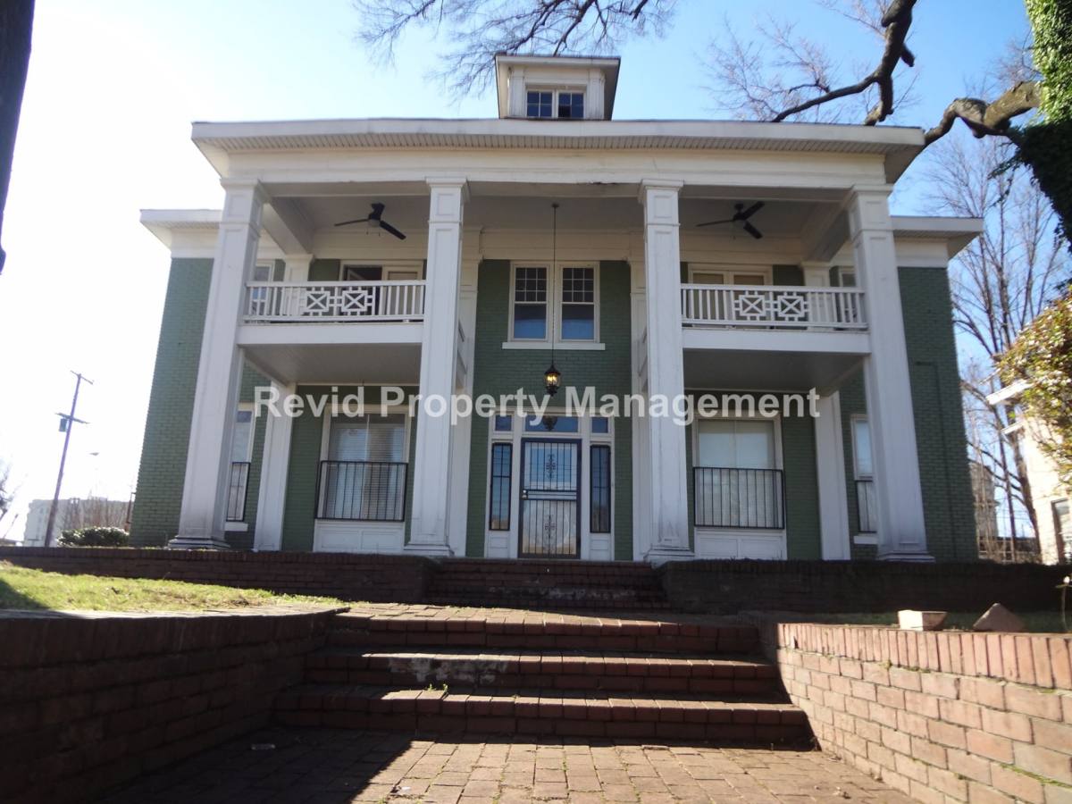 Apartment for rent at 1435 Madison Ave, Memphis, TN 38104