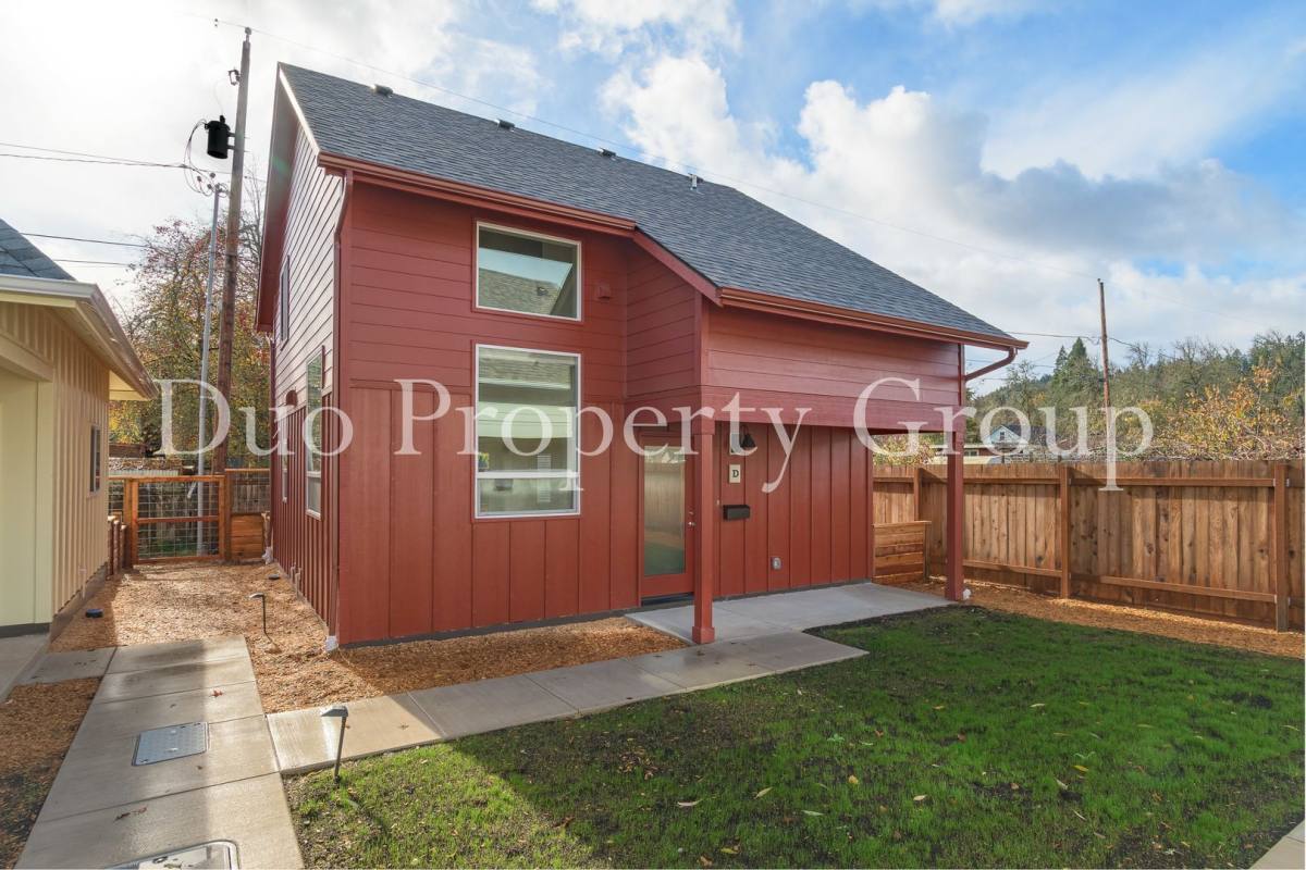 Apartment for rent at 396 E 32nd Ave, Eugene, OR 97405