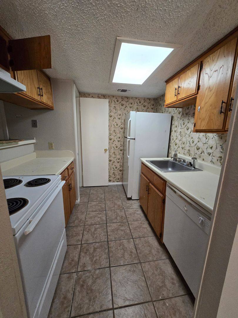 Apartment for rent at 2222-2226 E Price St, Paris, TX 75460