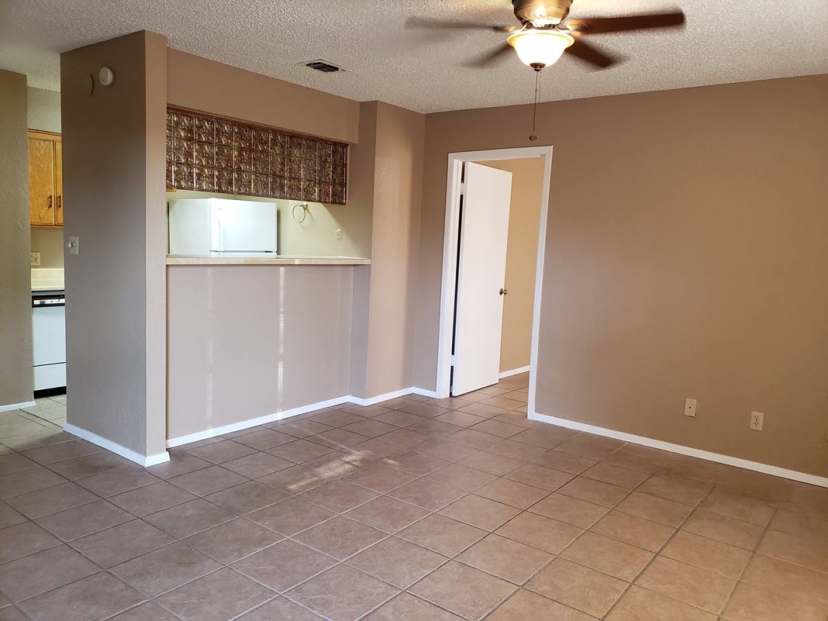 Apartment for rent at 2222-2226 E Price St, Paris, TX 75460