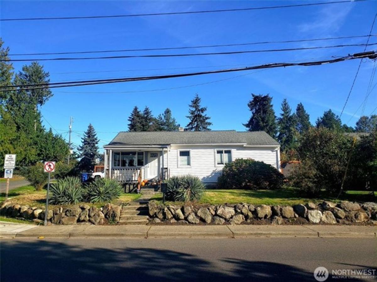 House for rent at 13502 24th Ave S, Seattle, WA 98168