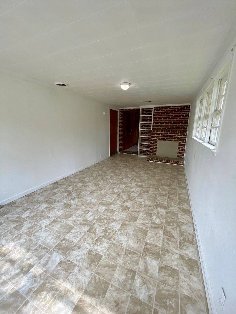 Apartment for rent at 127 E Oak St, McRae Helena, GA 31055