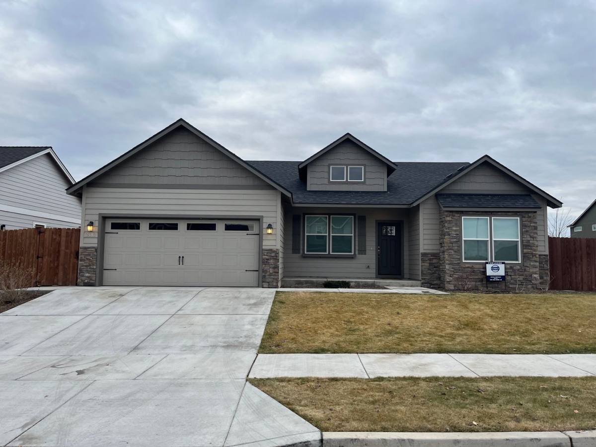 2482 NW Glen Oak Ave, Redmond, OR 97756