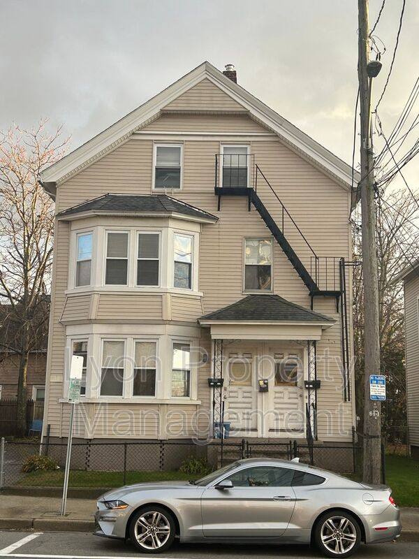 Apartment for rent at 453-455 Central #2, Pawtucket, RI 02861