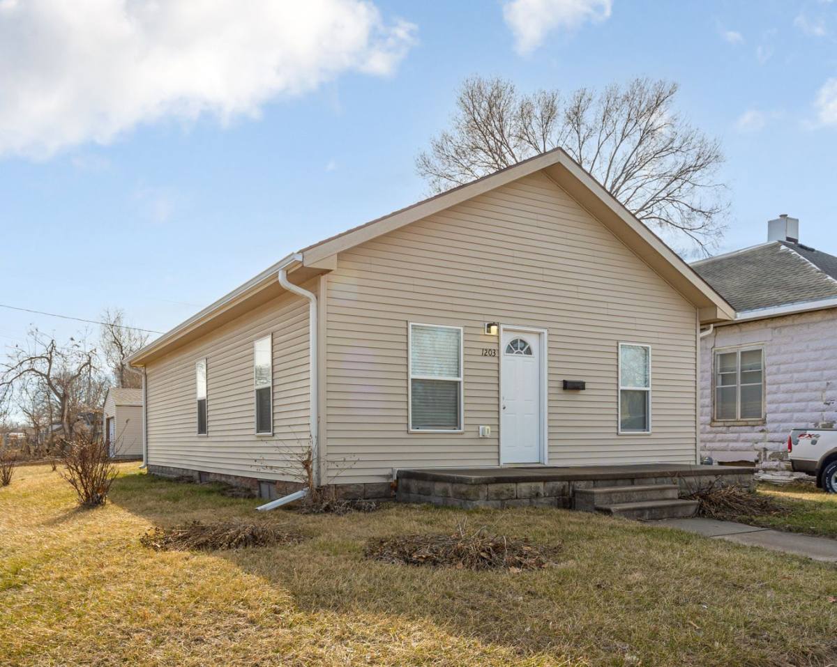 House for rent at 1203 7th Ave, Council Bluffs, IA 51501