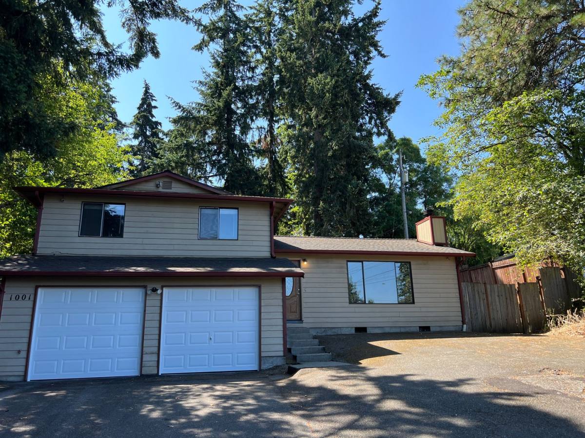 House for rent at 1001 SW 130th St, Seattle, WA 98146