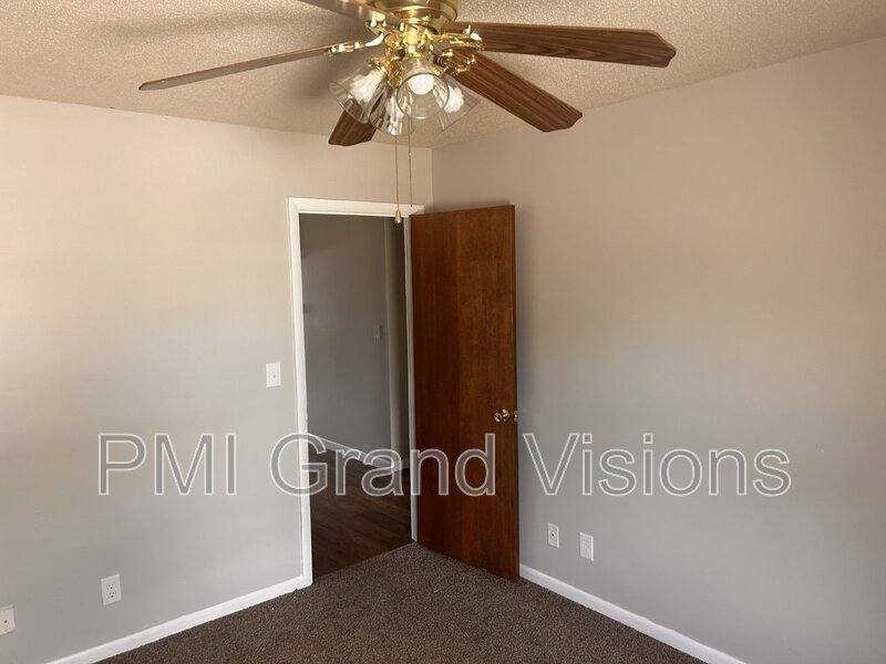 Apartment for rent at 16 W Buchanan #3, Charleston, IL 61920