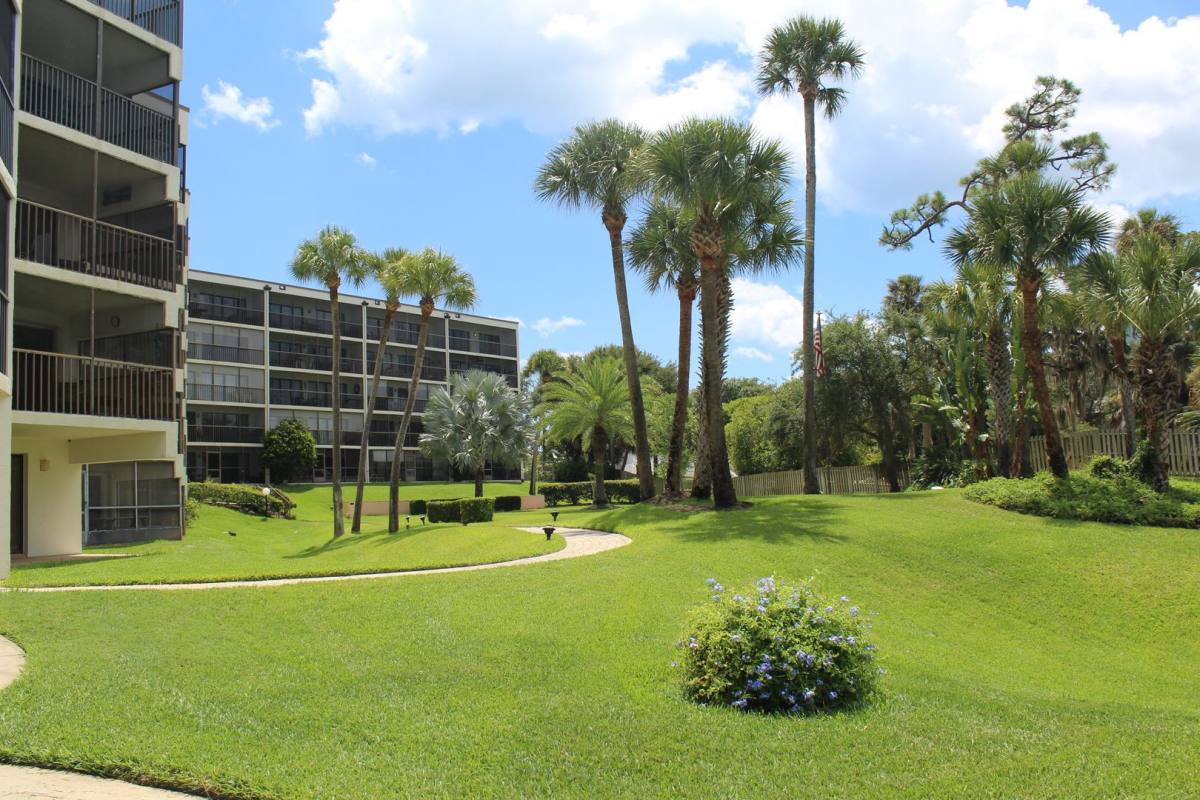 Condo for rent at 944 S Peninsula Dr, Daytona Beach, FL 32118