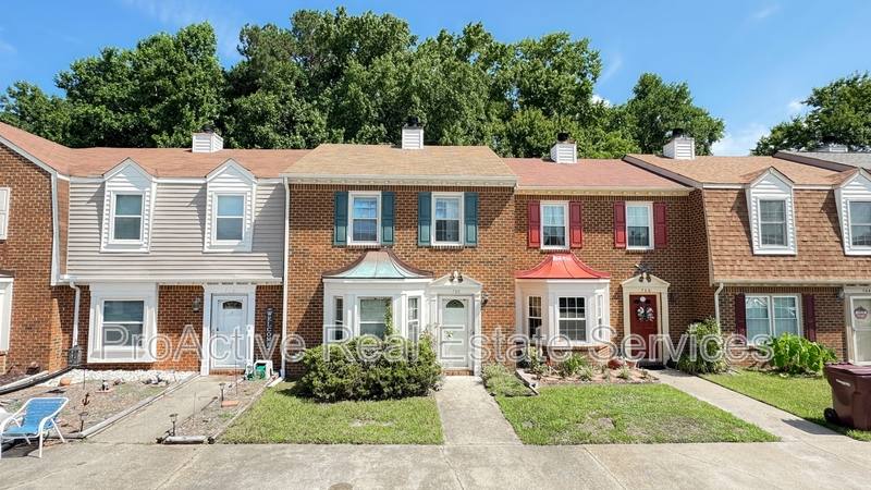 Townhouse for rent at 708 Mill Landing Rd, Chesapeake, VA 23322