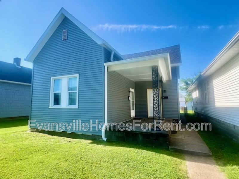Apartment for rent at 703 E Columbia St #A, Evansville, IN 47711
