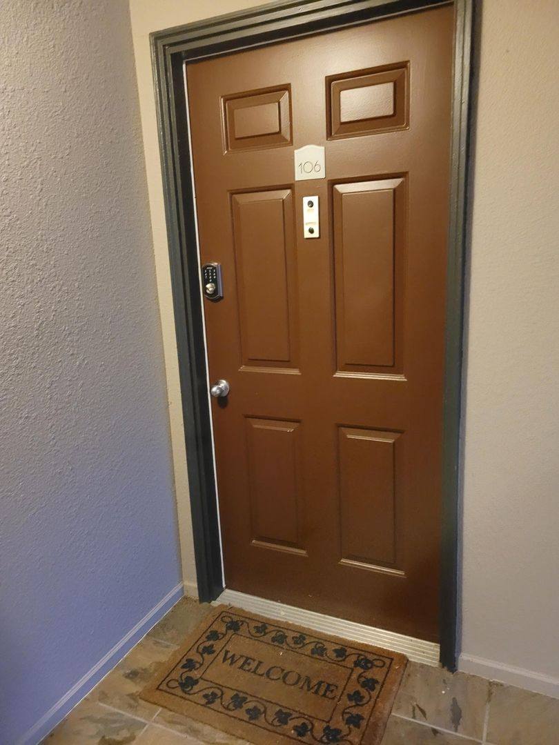 Apartment for rent at 10110 NE 60th St, Kirkland, WA 98033