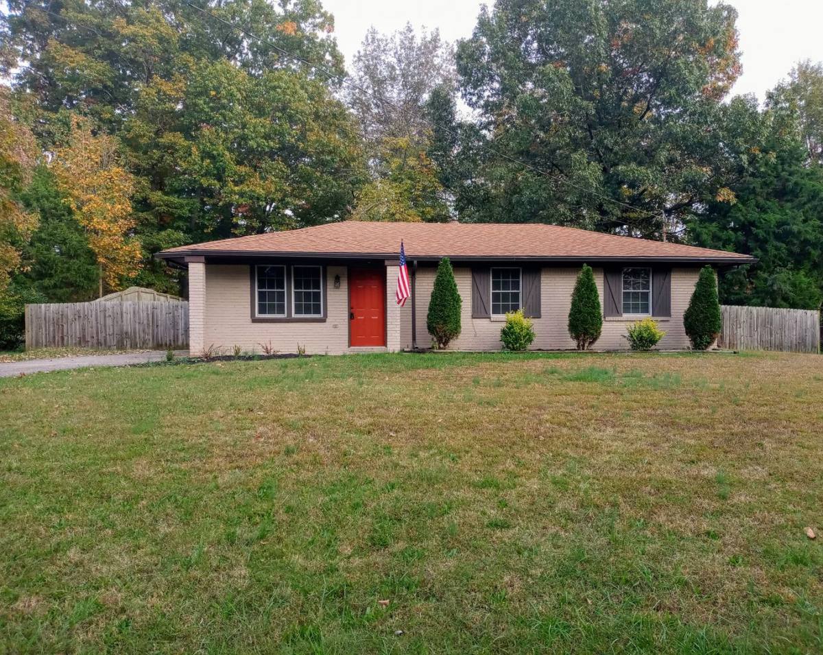 House for rent at 407 Roselawn Dr, Clarksville, TN 37042