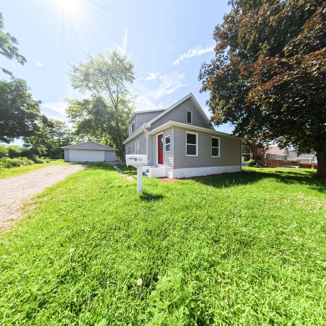 House for rent at 111 S 16th St, Marshalltown, IA 50158