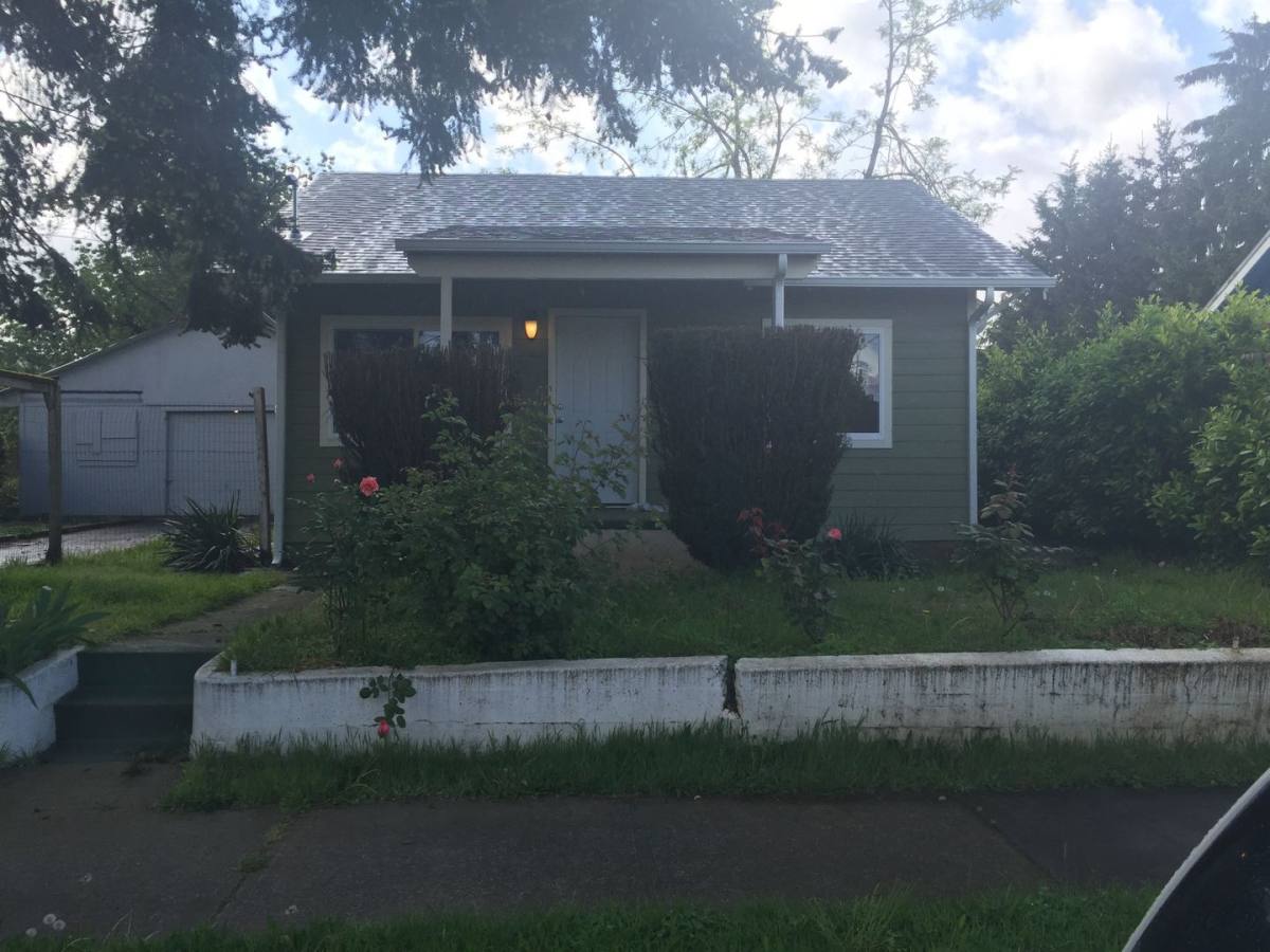 House for rent at 6825 SE 85th Ave, Portland, OR 97266
