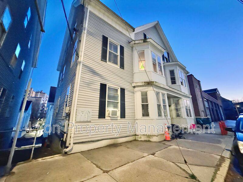 Apartment for rent at 31 Mechanic Ave #2R, Woonsocket, RI 02895