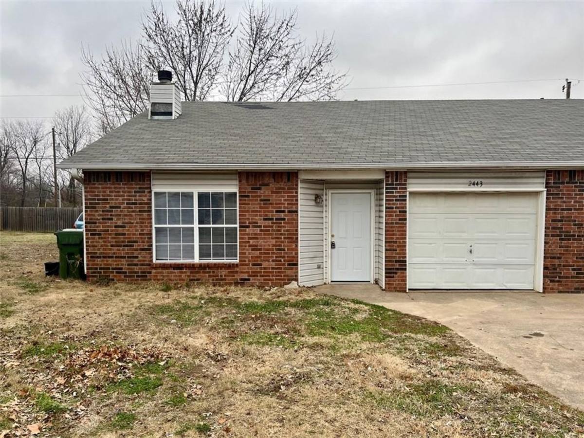 Apartment for rent at 2441 - 2443 Magnolia, Rogers, AR 72758
