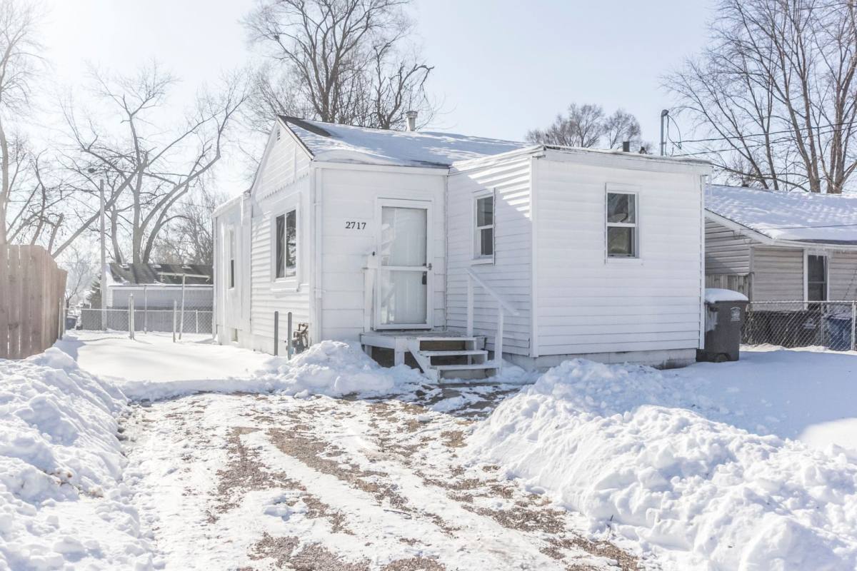 House for rent at 2717 E Washington Ave, Des Moines, IA 50317