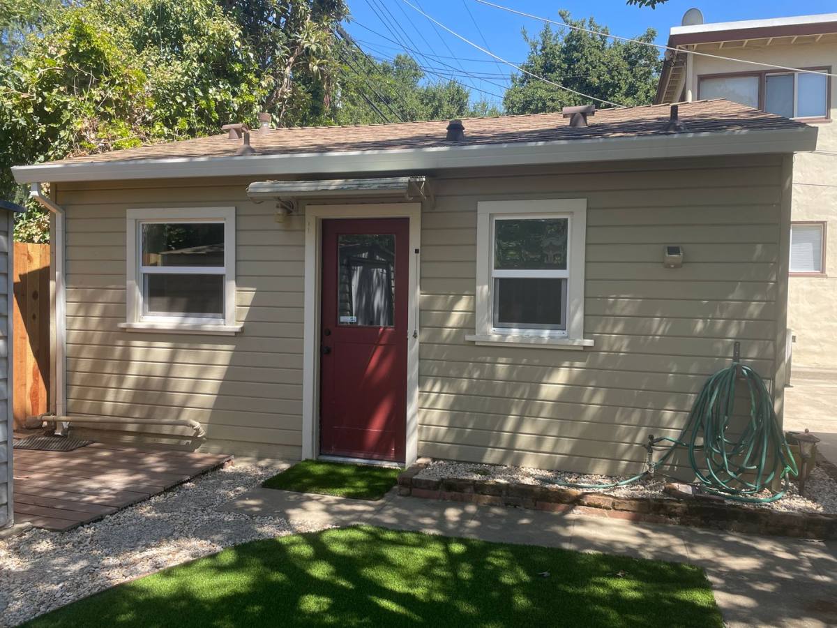House for rent at 4217 1 2 V St, Sacramento, CA 95817