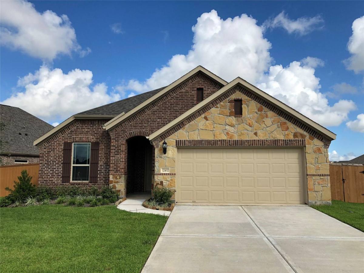 House for rent at 12432 Berberry Dr, La Marque, TX 77568