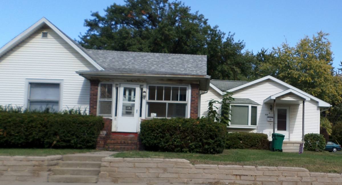 House for rent at 916 1 2 E Jackson, Macomb, IL 61455