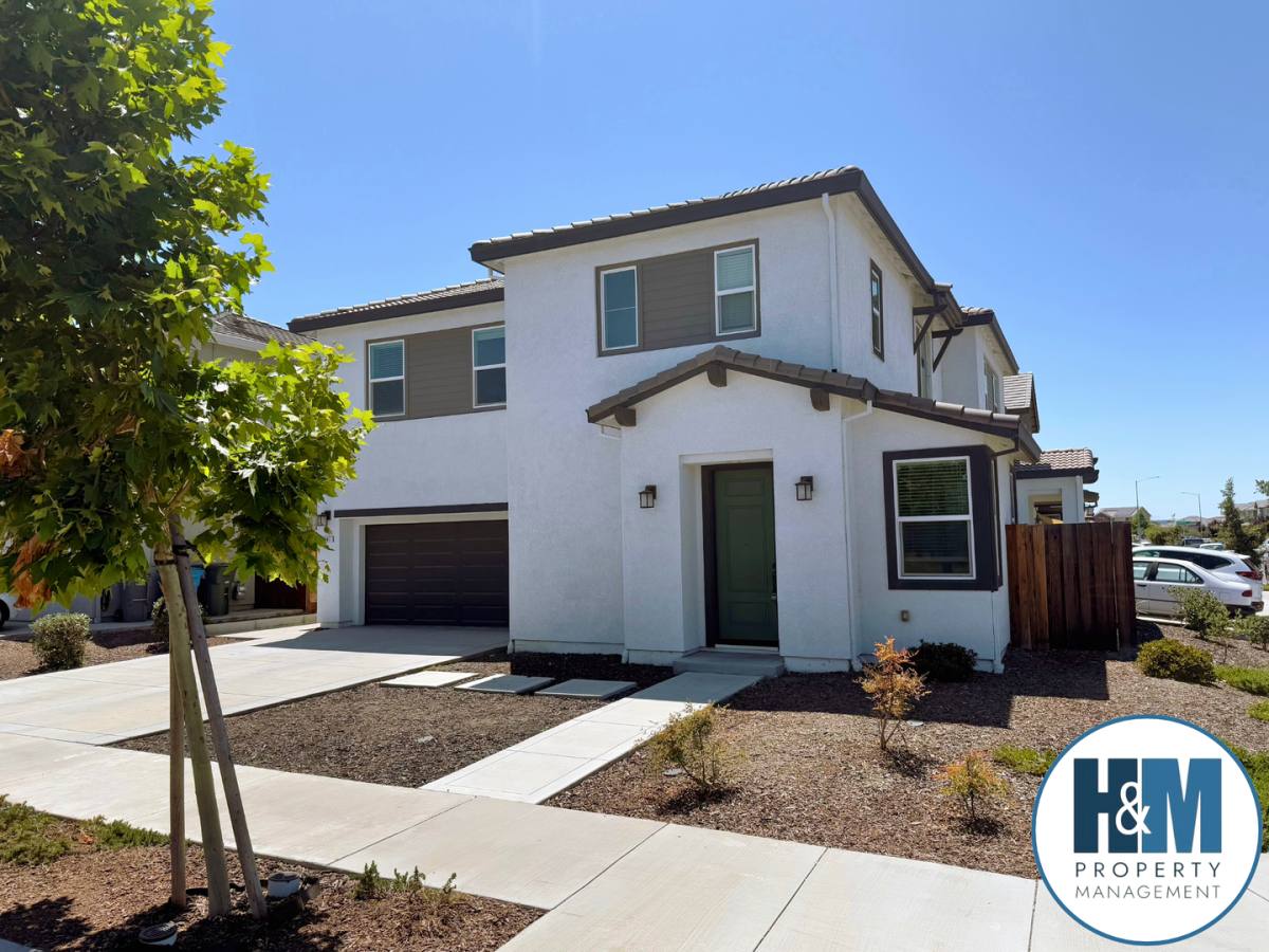 Townhouse for rent at 1301 Chariot Rd, Hollister, CA 95023