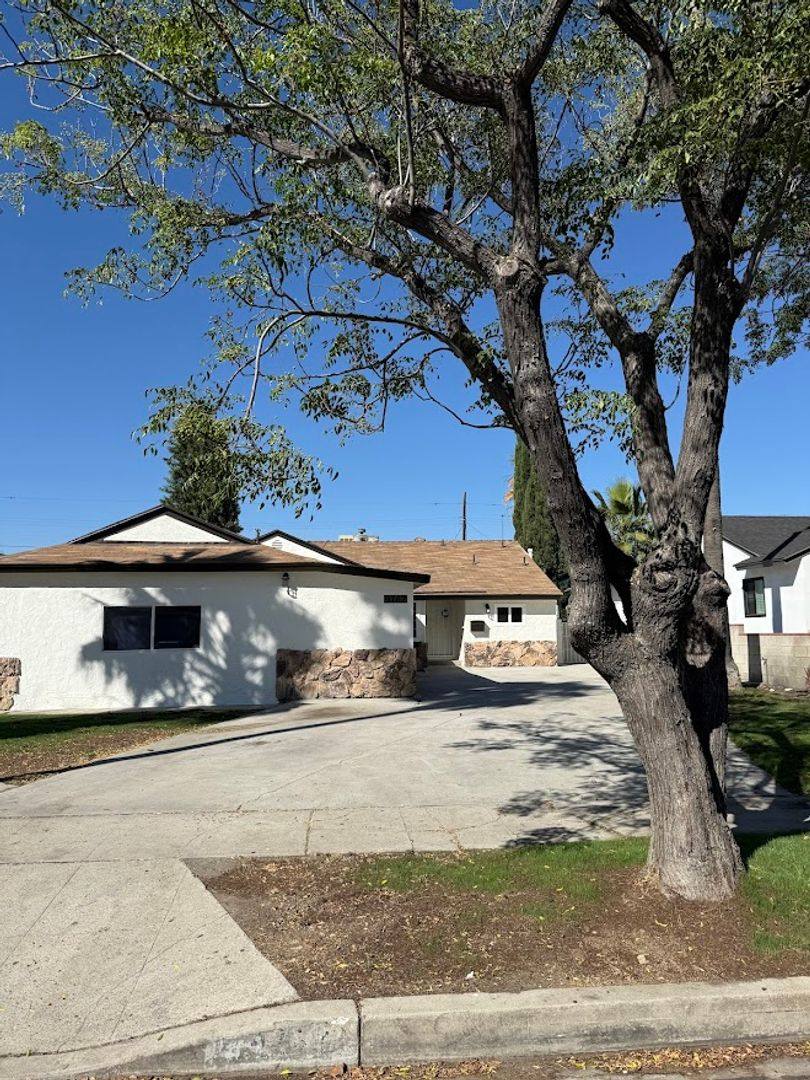 House for rent at 9762 Stanwin Ave, Pacoima, CA 91331