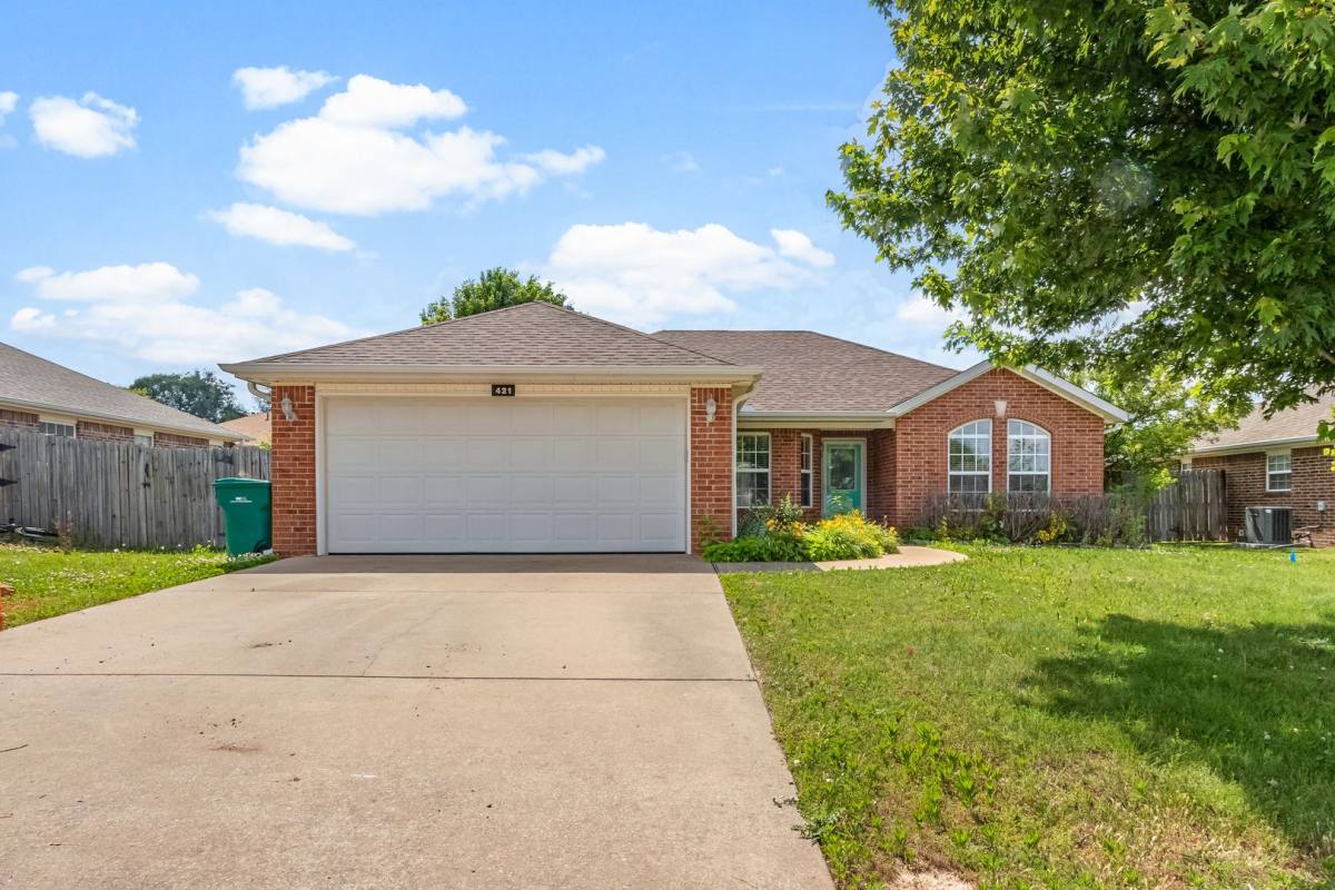 House for rent at 421 Firewood Dr, Centerton, AR 72719