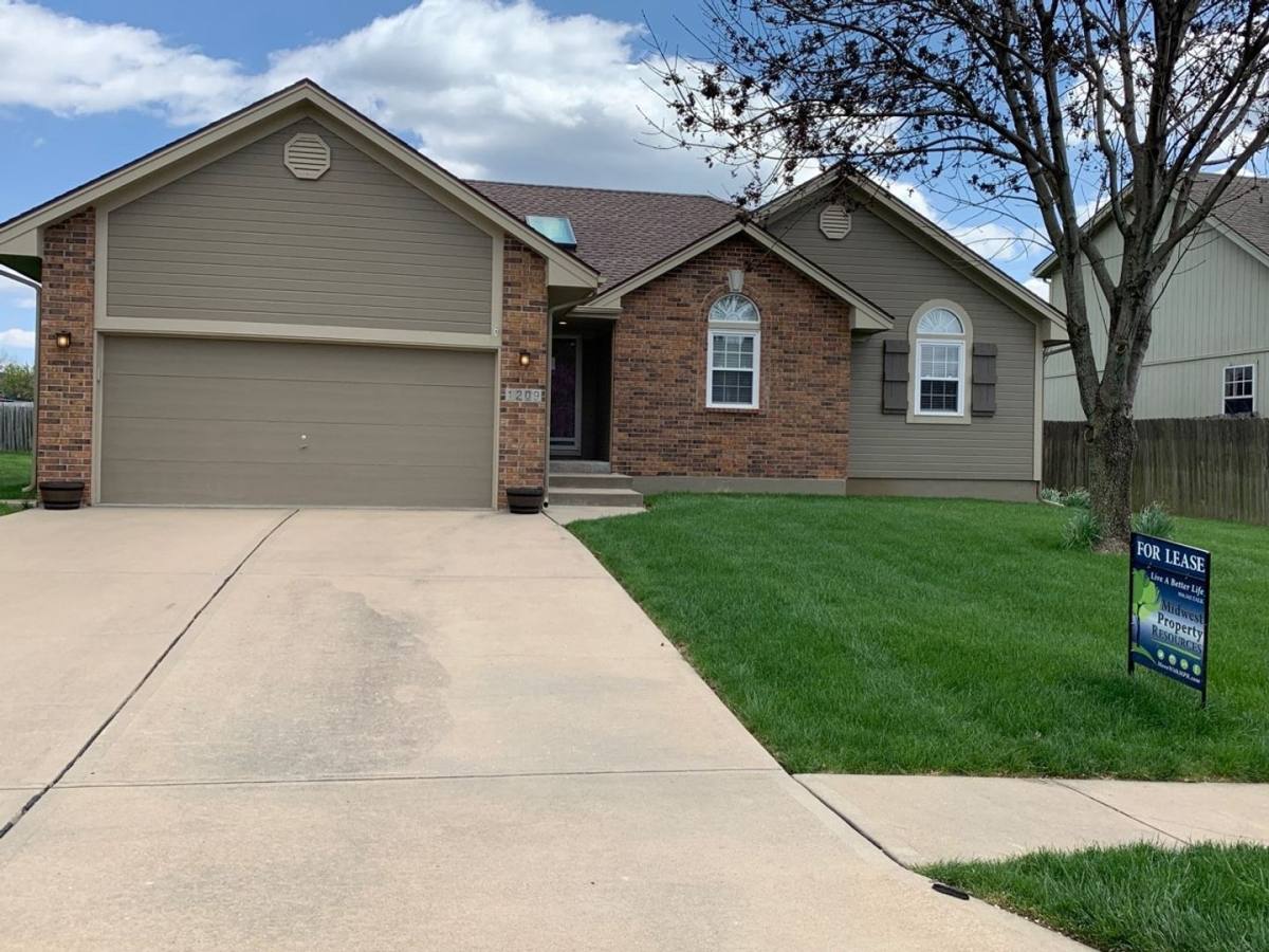 House for rent at 1209 SE Bridgehampton Way, Lees Summit, MO 64081
