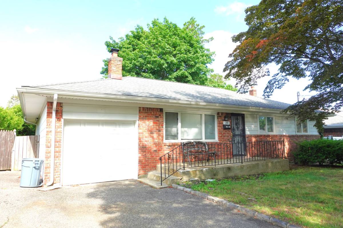 House for rent at 29 Charmian St, Huntington Station, NY 11746