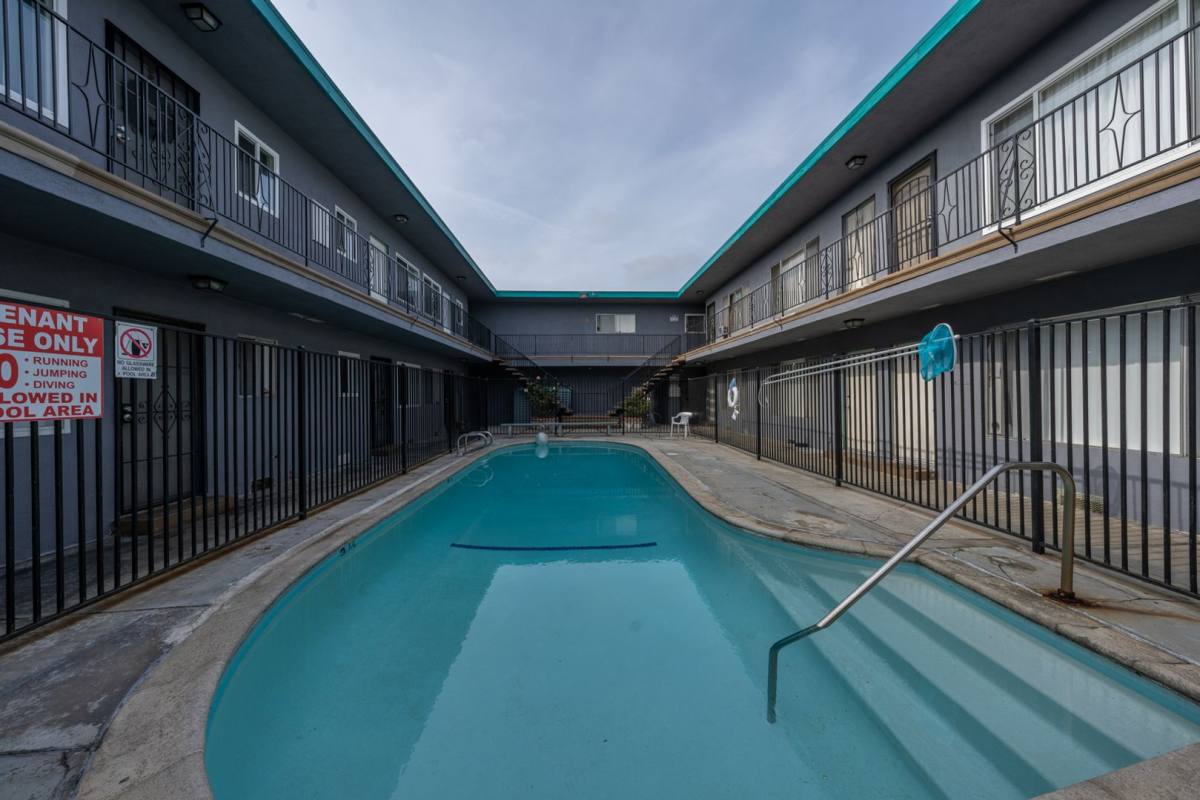 Apartment for rent at 13637 Cordary Ave, Hawthorne, CA 90250