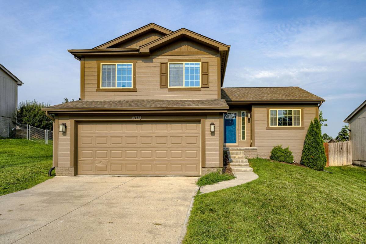 House for rent at 7458 N 139th St, Omaha, NE 68142