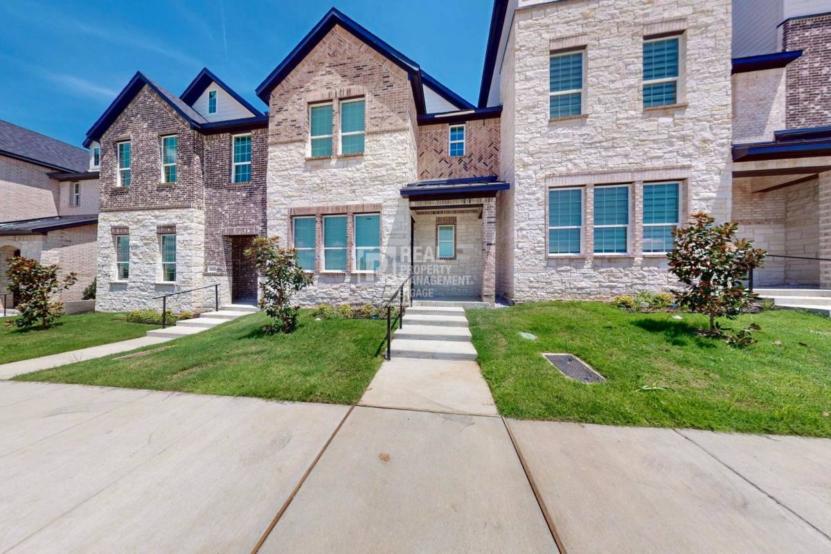 Townhouse for rent at 3425 Sanjeev Dr, Irving, TX 75060