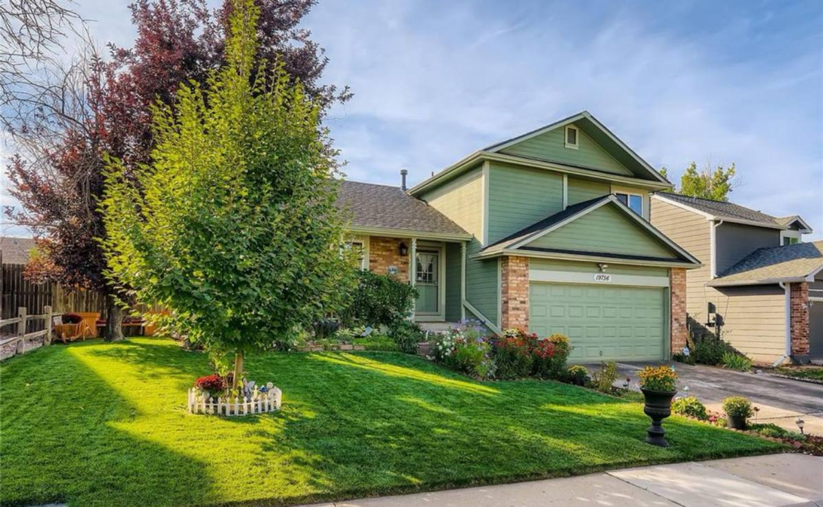 House for rent at 19756 E Bellewood Dr, Aurora, CO 80015