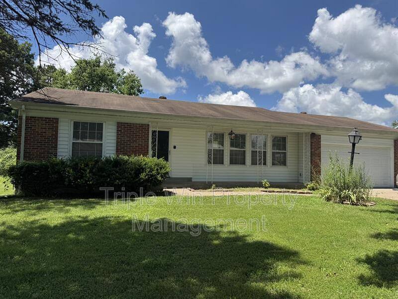 House for rent at 14655 Fox Manor Dr, Florissant, MO 63034