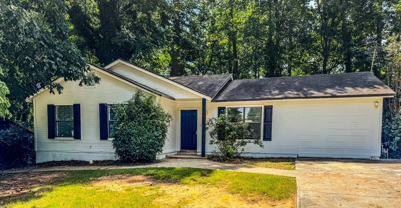 House for rent at 1369 Iron Gate Blvd, Jonesboro, GA 30238