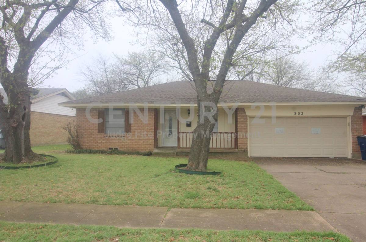 House for rent at 802 Sequoia Dr, Lancaster, TX 75146