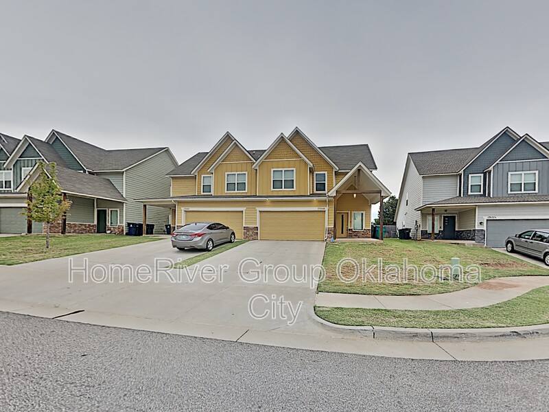 Townhouse for rent at 17604 Hampton Park Dr #B, Edmond, OK 73012