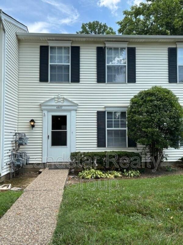 Townhouse for rent at 4927 Villa Fair Rd, Louisville, KY 40291