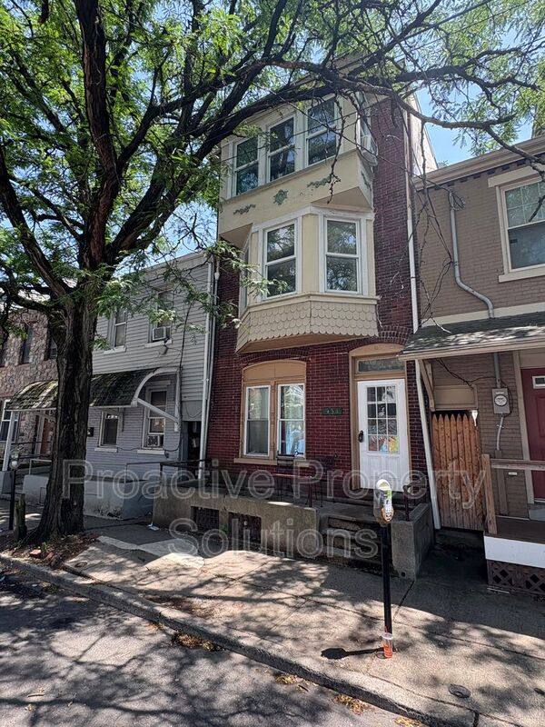 House for rent at 934 Walnut St - 2nd Floor, Allentown, PA 18102