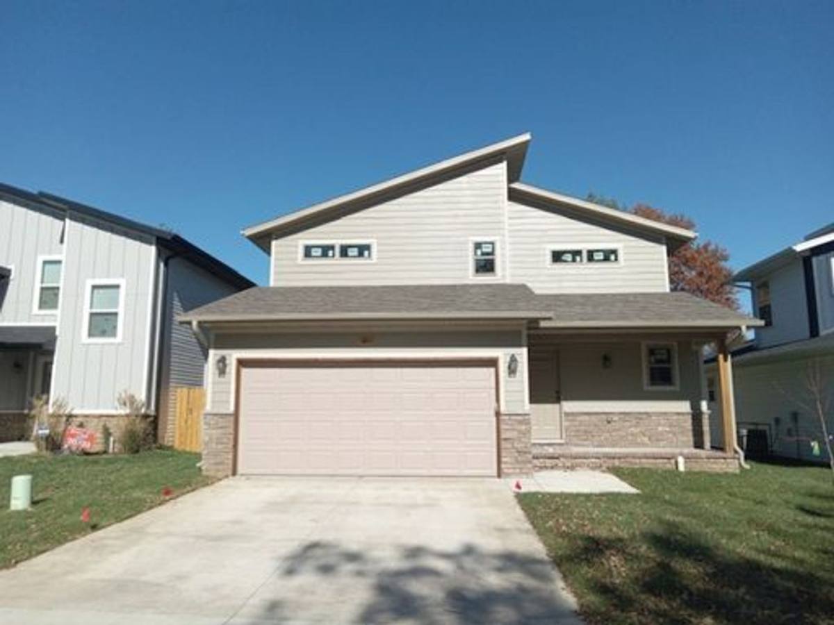 House for rent at 1229 E Paragon St, Springfield, MO 65803