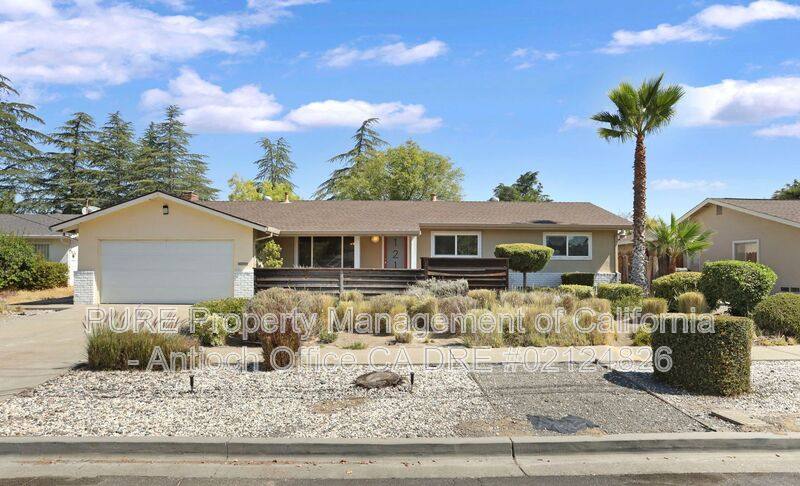 House for rent at 121 Ridgerock Dr, Antioch, CA 94509