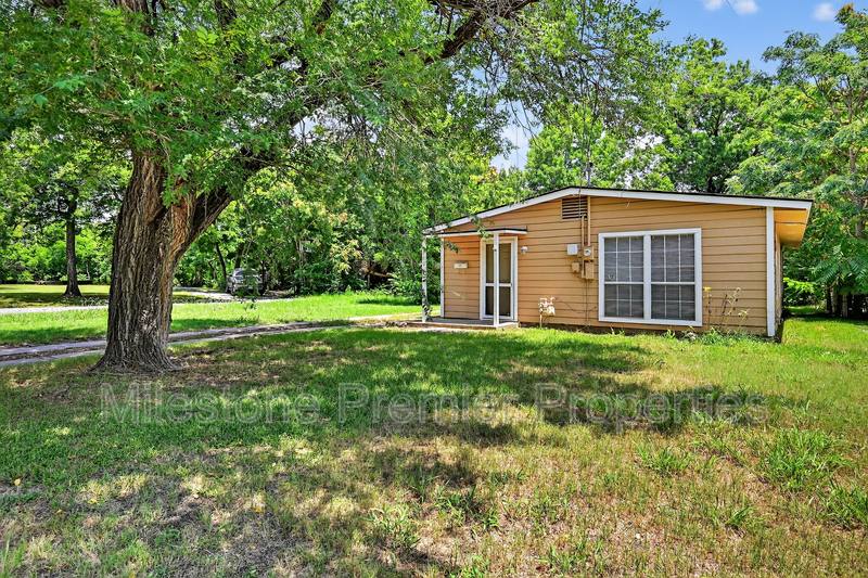 House for rent at 401 S Contemporary Dr, Sherman, TX 75092