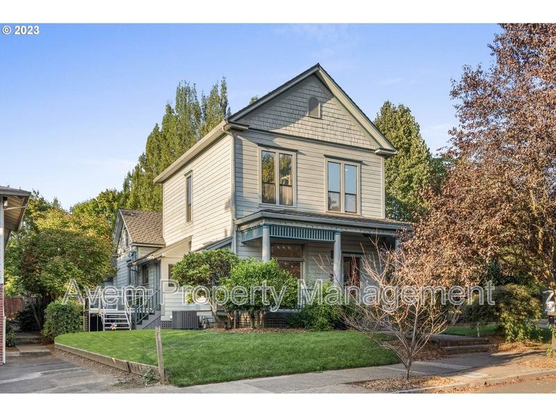 House for rent at 1835 SE Main St, Portland, OR 97214