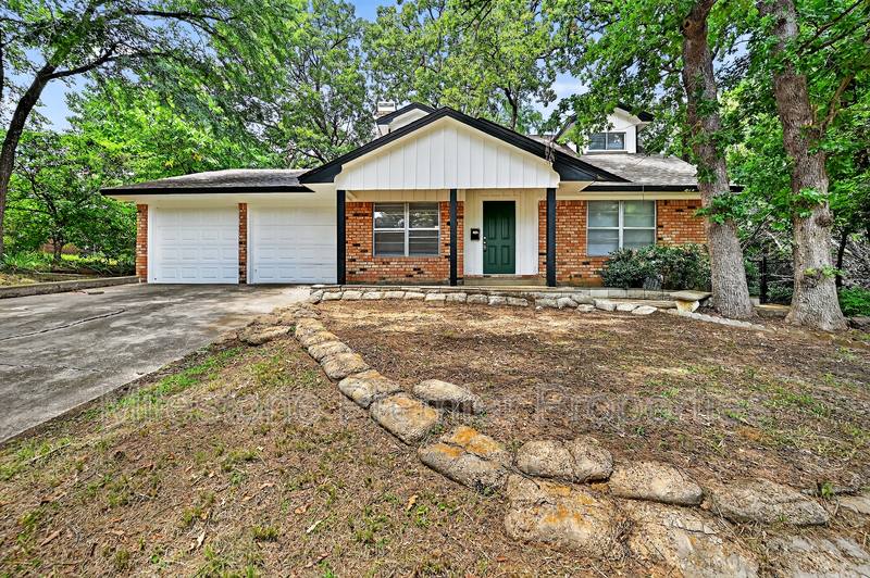 House for rent at 105 E Ford St, Denison, TX 75021