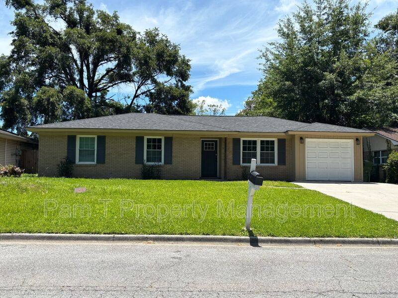 House for rent at 229 Chatham St, Savannah, GA 31406