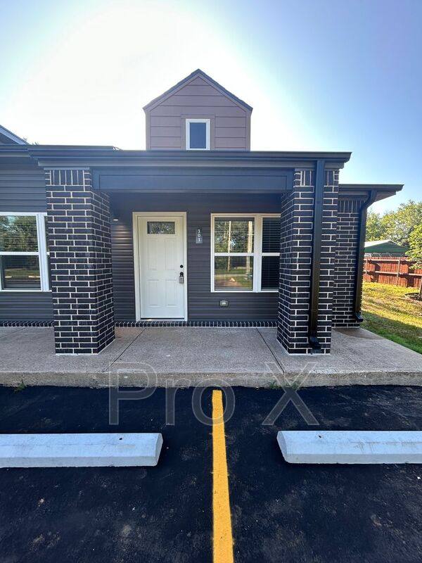 Apartment for rent at 1639 N Arkansas St #101, Rogers, AR 72756
