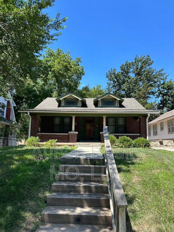 House for rent at 5328 Rockhill Rd, Kansas City, MO 64110