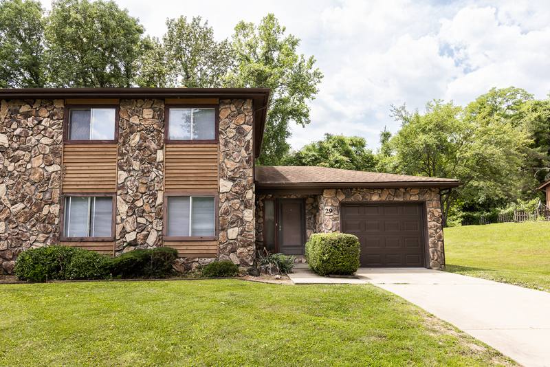 Apartment for rent at 29 Innsbruck Lane #1, Belleville, IL 62221
