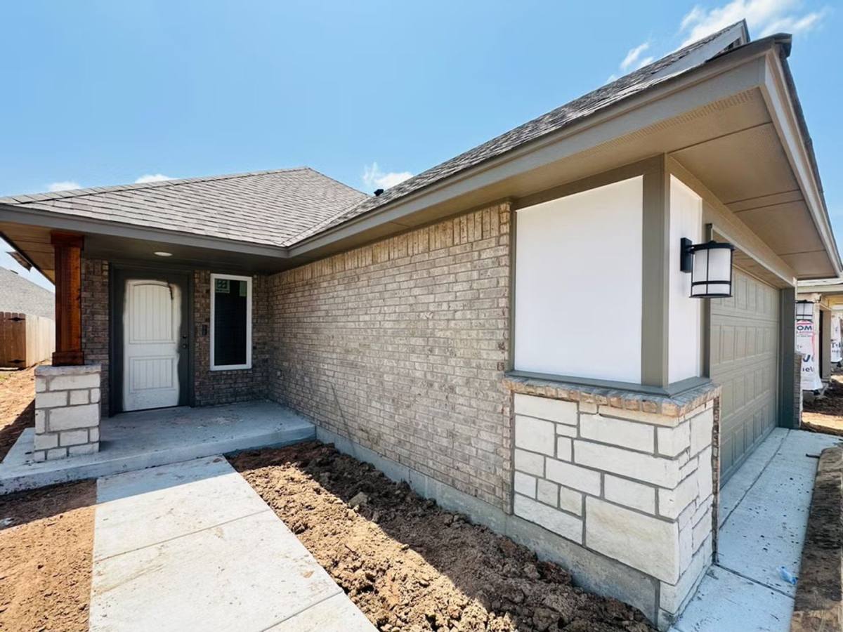 House for rent at 1104 SW 139th St, Oklahoma City, OK 73170